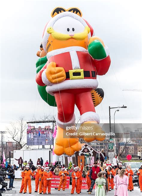 Garfield Santa balloon during the 95th Annual 6abc Dunkin' Donuts ...