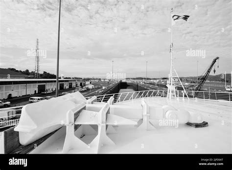 Sea Princess transmitting the Panama Canal Stock Photo - Alamy
