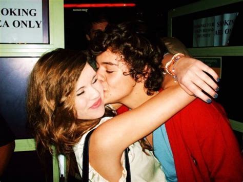 Flirty Harry Kissing 1 Of His Many Fans On The Cheek (Lucky Girl) :) x ...