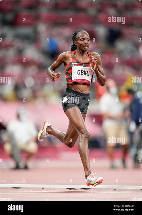 Hellen Obiri competing in the 10,000 meters of the 2020 Tokyo Olympics ...