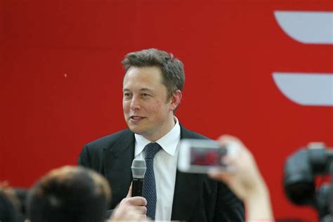 Elon Musk Advises 'Stop Wasting Time With Power Point'