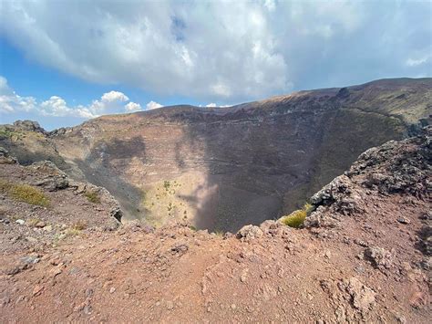 Hiking Mount Vesuvius (2022), Naples, Campania, Italy – The Globetrotting Detective