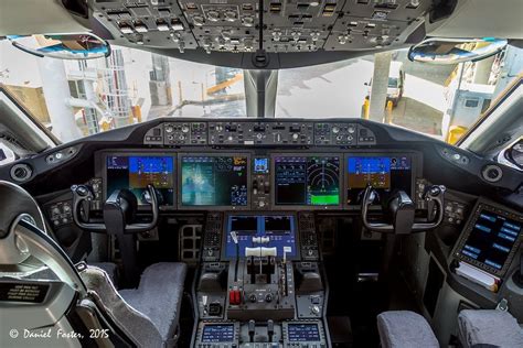 Finally got a photo of the Dreamliner cockpit :D : r/aviation