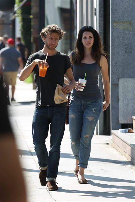 Lana Del Rey With a Male Friend on Abbot Kinney in Venice Beach ...