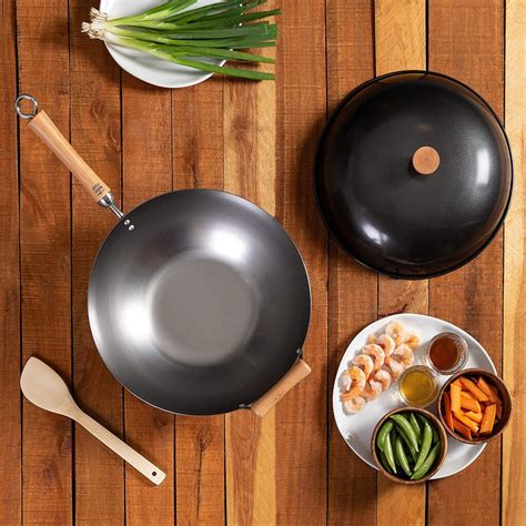 Joyce Chen 14″ Carbon Steel Wok 4-Piece Set ONLY $20.23 at Amazon!