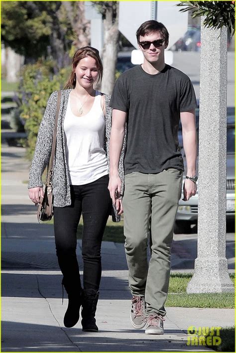 Jennifer Lawrence & Nicholas Hoult: Valentine's Day Walk!: Photo ...