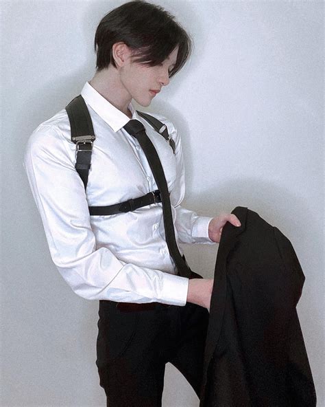 Hakken 八犬 on Twitter: "Suit + harness ️… " Male Pose Reference, Photo ...