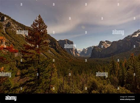 Night view of the Tunnel View of Yosemite National Park at California ...