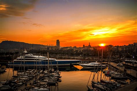 Sunset hunting in Marina Port Vell, Barcelona | Williams Tenders USA - Williams Tenders USA