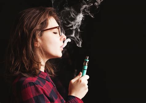 Reuters: Vaping tied to higher risk that teens will try marijuana