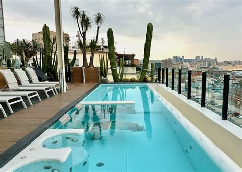 WHERE TO STAY in NAPLES - My favorite areas and places