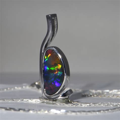 Australian Lightning Ridge Black Opals Wholesale Online Store.