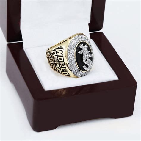 2005 CHICAGO WHITE SOX World Series Championship Ring Size 10-13 With a ...