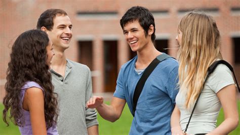 3 Tips for Meeting People While in College | StartSchoolNow