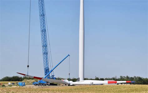 Best Wind Turbine Installation Stock Photos, Pictures & Royalty-Free Images - iStock