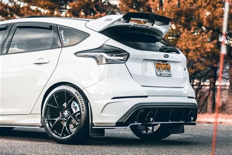 White Ford Focus sporting the Project 6GR 10-TEN wheels RS-SPEC ...