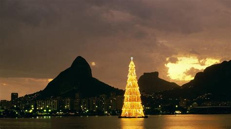 Online crop | mountain silhouette and yellow giant Christmas tree, Rio ...