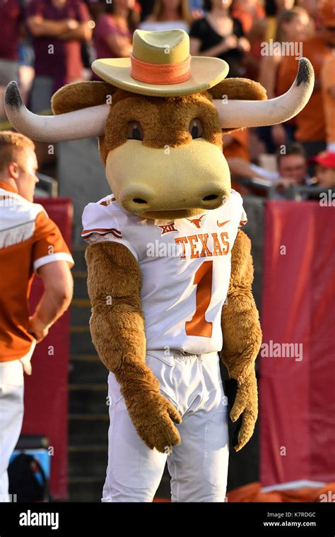 Los Angeles, CA, USA. 4th Jan, 2016. Texas Longhorns Mascot during the ...