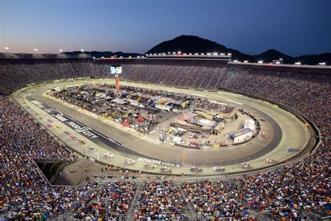 NASCAR Race Mom: Bristol Motor Speedway #NASCAR Race Schedule