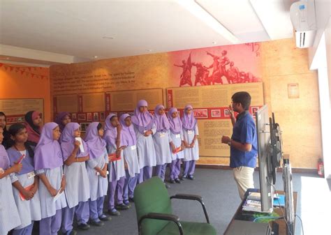 Philatelic Bureau, Tiruchirappalli: 60 Students from Jamal Mohamed College Ayesha Girls Mat ...