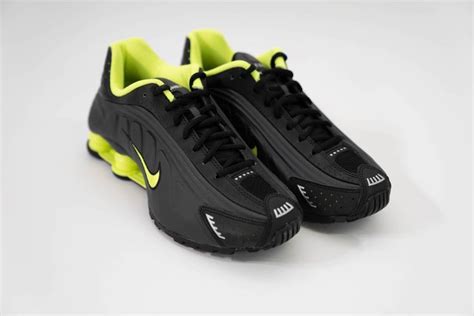 Nike Shox R4 GS | Nike shoes women, Nike shox, Nike shox r4