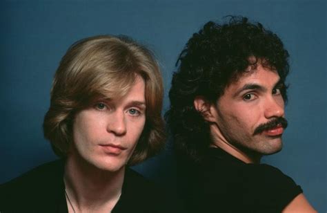 Daryl Hall performs Hall & Oates songs amid John Oates lawsuit