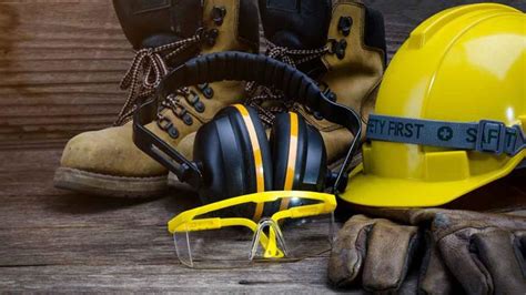 Essential Safety Gear Items for Construction Workers - Lakhiru.com