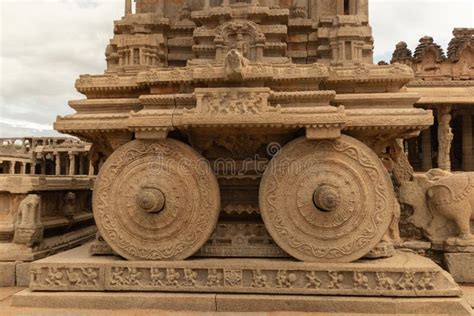 Stone Chariot in Courtyard of Vittala Temple in Hampi, Karnataka, India ...