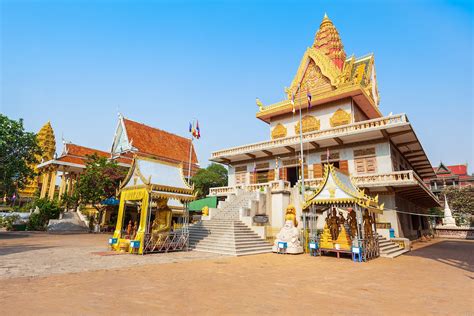 Wat Ounalom in Phnom Penh - One of Cambodia's Oldest Buddhist Temples ...