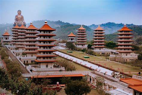 Visiting Fo Guang Shan Monastery in Kaohsiung, Taiwan | Jake and Dannie