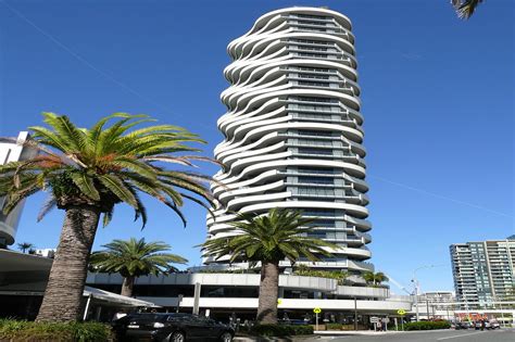 The Wave Resort Broadbeach – Golf Adventures