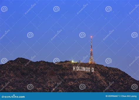 Night View of the Hollywood Sign Editorial Photography - Image of sign ...