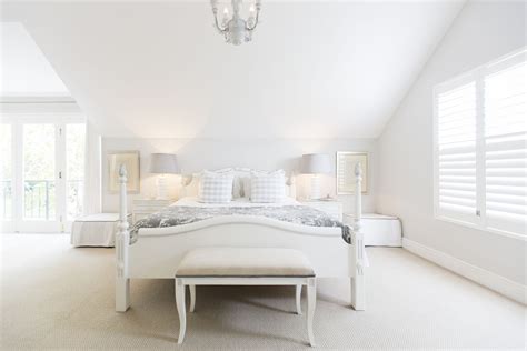 8 Bedrooms That Do Decorating With White Right | Home decor styles, Bedroom carpet, White carpet