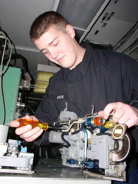 File:US Navy 030211-N-9403F-001 Aviation Electronics Technician Airman ...