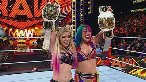 Which other WWE star besides Asuka did Alexa Bliss win the Women’s Tag Team Championships with?