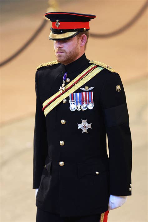 Prince Harry: First Look At Him In Military Uniform At Queen’s Vigil ...