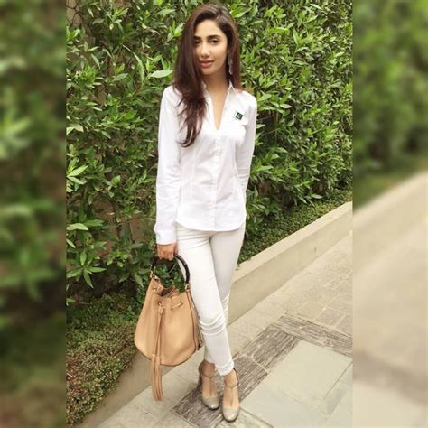 Mahira Khan Fashionable Looks You Should Check - Let Us Publish