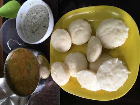 Simple idli and chutney Idli, Chutney, Potatoes, Ice Cream, Plate, Vegetables, Delicious, Simple ...