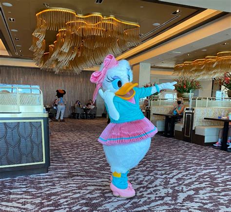 Topolino’s Terrace Character Breakfast! – Middle of the Magic Travel