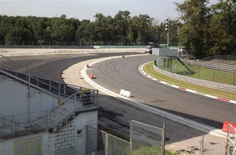 Monza asfalta la escapatoria de la curva Parabólica