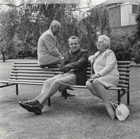 With his parents, Richard and Muriel, in the 1960's. | Anthony hopkins ...