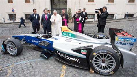 Pope blesses environment-friendly car race - Vatican News