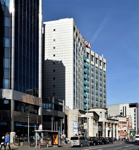 The Europa Hotel, Belfast (March 2017) © Albert Bridge cc-by-sa/2.0 :: Geograph Britain and Ireland