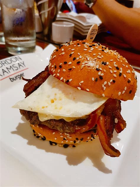 [I ate] Farmhouse Burger at Gordon Ramsay Burger Las Vegas | Vegas food ...