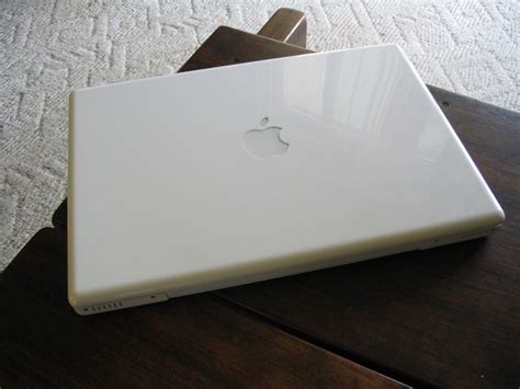 Apple kills off its $999 white MacBook - TNW Apple