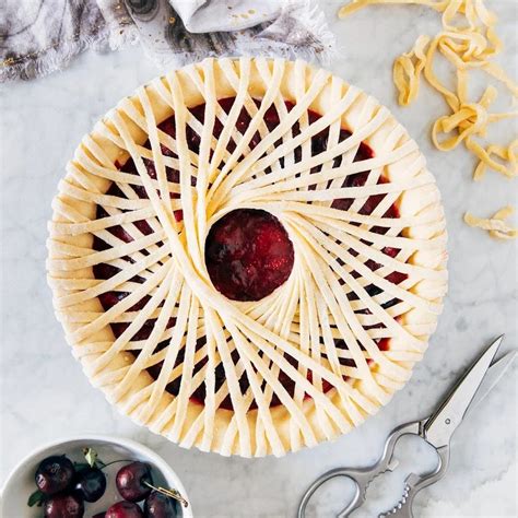 15 Beautiful Pie Crust Designs and How to Make Them