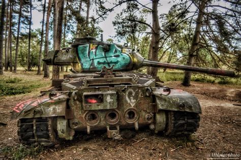 Abandoned German ww2 tank (OC) : AbandonedPorn