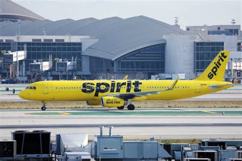 Spirit Airlines Plane Taxiing in Los Angeles Airport, LAX Editorial ...