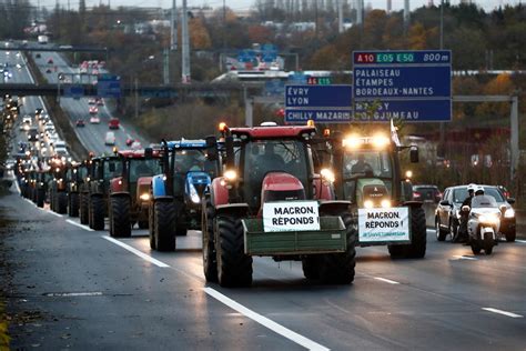 Irate French farmers descend on Paris in 1,000-strong tractor convoy to protest EU regulations ...