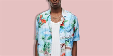 Arriba 62+ imagen hawaiian outfit for men - Abzlocal.mx